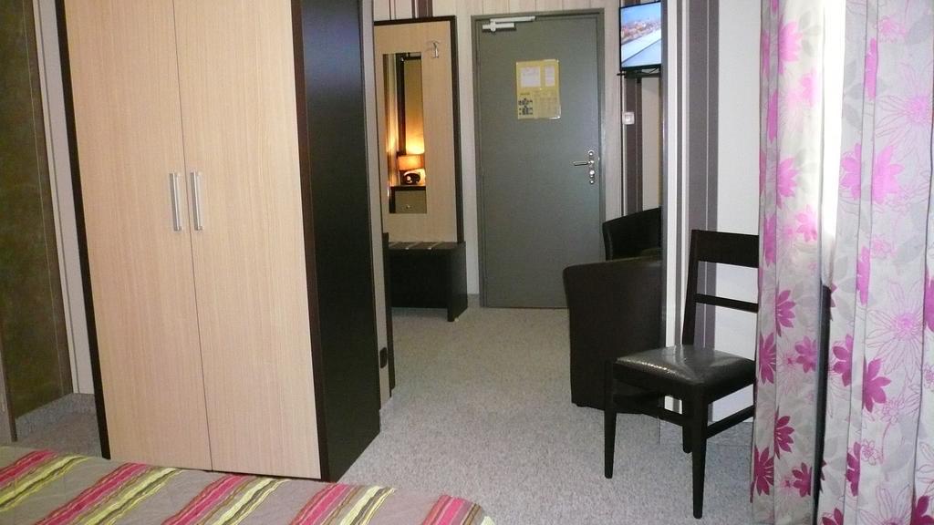 Hôtel L'Européen Tarbes Exterior foto
